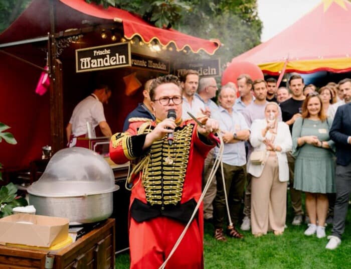 Willkommen im Salasas Jahrmarkt der Wunder! Tauchen Sie ein in eine Welt voller Magie, Spannung und unvergesslicher Erlebnisse!